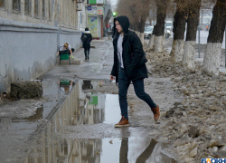 Очередное испытание: сегодня волгоградцы «плывут» по лужам, завтра уже ожидается гололед