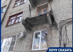 Балкон и стена многоквартирного дома рухнули в Волгограде после снежной бури