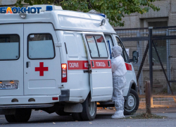 Водитель на «десятке» протаранил автобус на трассе в Волгоградской области: в больнице мужчина