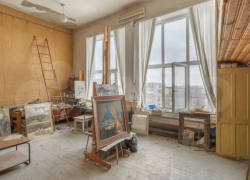 В Волгограде за 12 млн рублей продают мастерскую известного художника 