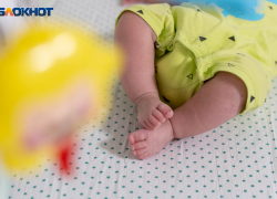 Труп младенца нашли на улице в Урюпинске