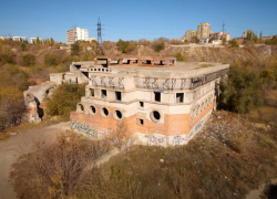 В Волгограде парень сорвался с крыши «Морятника»