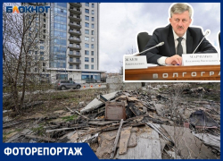 В Волгограде заросла мусором разбитая дорога к дому мэра Владимира Марченко