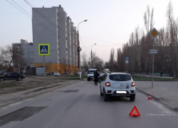 Водитель на Renault сбил женщину на переходе в Краснооктябрьском районе Волгограда