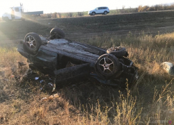 Колеса вывернуты, крыша всмятку: ранены двое из перевернувшегося под Волгоградом авто