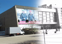 "Тогда и сейчас": крупнейший кинотеатр Волгоградской области незаконно продали и превратили в руины