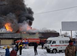 Школу эвакуировали под Волгоградом из-за крупного пожара 