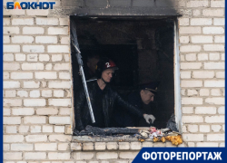 Пятиэтажный дом спасают в режиме ЧС после взрыва в Волгограде 
