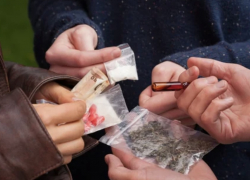 Юным волгоградцам грозит 12 лет колонии за наркоторговлю 