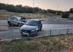 Подробности жесткого столкновения на "нулевке" в Волгограде: оба водителя в больнице