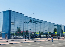 Самолет до Волгограда завернули с взлетной полосы из-за неисправности