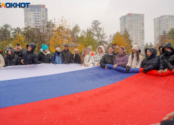 Огромный триколор, концерт и народные костюмы: куда сходить волгоградцам 4 ноября 