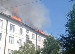 Из горящего дома в Волгограде эвакуировали 35 человек: видео