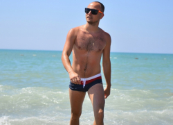 Сын беглого депутата Госдумы отбился от волгоградки с тисками и лопатой