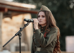 Финал конкурса "Мисс Блокнот Волгоград-2018": красотка на сцене пережила Великую Отечественную и забыла даты