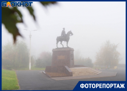 Первый осенний туман окутал Волгоград: фото едва видимого города
