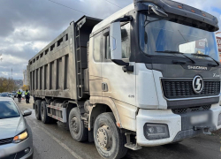 Фура задавила пешехода в Волгограде — видео