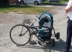 Под Волгоградом велосипедистка протаранила детскую коляску 