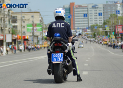 «Француз» лег на бок на проезжей части в Волгограде