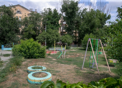 Губернатор Бочаров побоялся поломать ноги в Сурском сквере