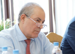 Назвавшего пенсионеров алкоголиками и тунеядцами депутата Набиева 21 марта официально лишат мандата