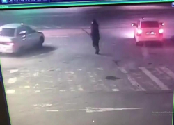 На видео попали двое волгоградцев, воровавших бензин на заправках "Лукойл"