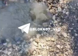 Питьевая вода омывает улицу в Волгограде – видео 