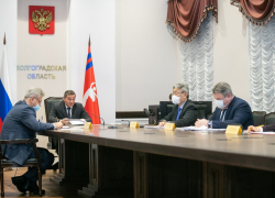 Волгоградский губернатор не исключил приостановления работы предприятий из-за «омикрона»