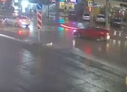 Наезд на пешехода на «зебре» в центре Волгограда попал на видео 