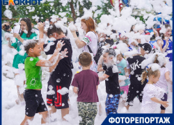 С Камбербэтчем, Медведевым и ванильной пеной отпраздновали День защиты детей в Волгограде