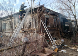 Пенсионеры-одногодки пострадали при пожарах в Волгоградской области: один погиб