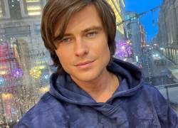 Прохор Шаляпин заманивает москвичек на быстрые свидания 