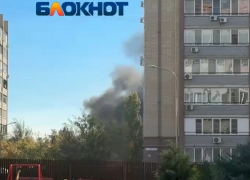 Огромный столб дыма от полыхающих камышей напугал жителей нескольких районов Волгограда