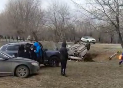 Столкнулись и вылетели в кювет: на трассе Волгоградской области произошло ДТП с пострадавшими