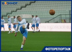 Тренировка перед ретро-матчем со звездами футбола прошла в Волгограде