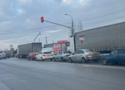 «Добро пожаловать в пробку!»: мост на юге Волгограда закрыли на ремонт