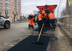 Мэрия Волгограда признала: недавно отремонтированные дороги разваливаются на глазах