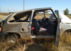 Двое подростков угнали из гаража автомобиль и разбились на трассе под Волгоградом