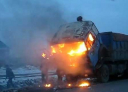 КамАЗ сгорел дотла в Волгоградской области 