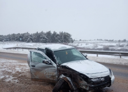 Под Волгоградом Lada на летней резине улетела в кювет на смертельной трассе "Каспий"
