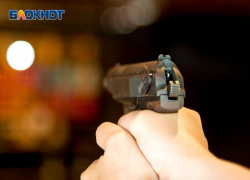 Житель Волгоградской области с пистолетом угнал автомобиль такси и поджег баню