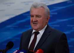 Первый пошел: депутат Госдумы Москвичев решил продлить мандат на новый срок