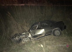 На юге Волгограда женщина-водитель вылетела в кювет на Daewoo: двое в больнице