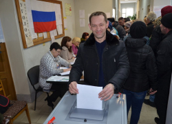 Осужденного за злоупотребление полномочий мэра Михайловки освободили от должности