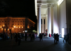 Пожарные и толпа эвакуированных волгоградцев возле НЭТа попали на видео