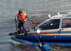 В Камышине перевернулся спасательный катер: погиб сотрудник ДПС, ребенок пропал, четверо в больнице