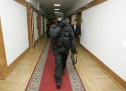 7 млн рублей потратят на вооружённую охрану для себя власти Волгограда