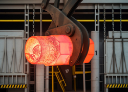 На «Красном октябре» впервые отлили сифонным способом слиток весом 125 тонн