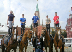 Воспитанники волгоградского конно-спортивного клуба проводят тренировки на Красной площади