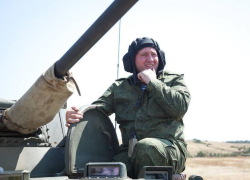 Точно по сценарию: накануне Дня Победы от имени ветеранов Андрея Бочарова попросили пойти на второй срок